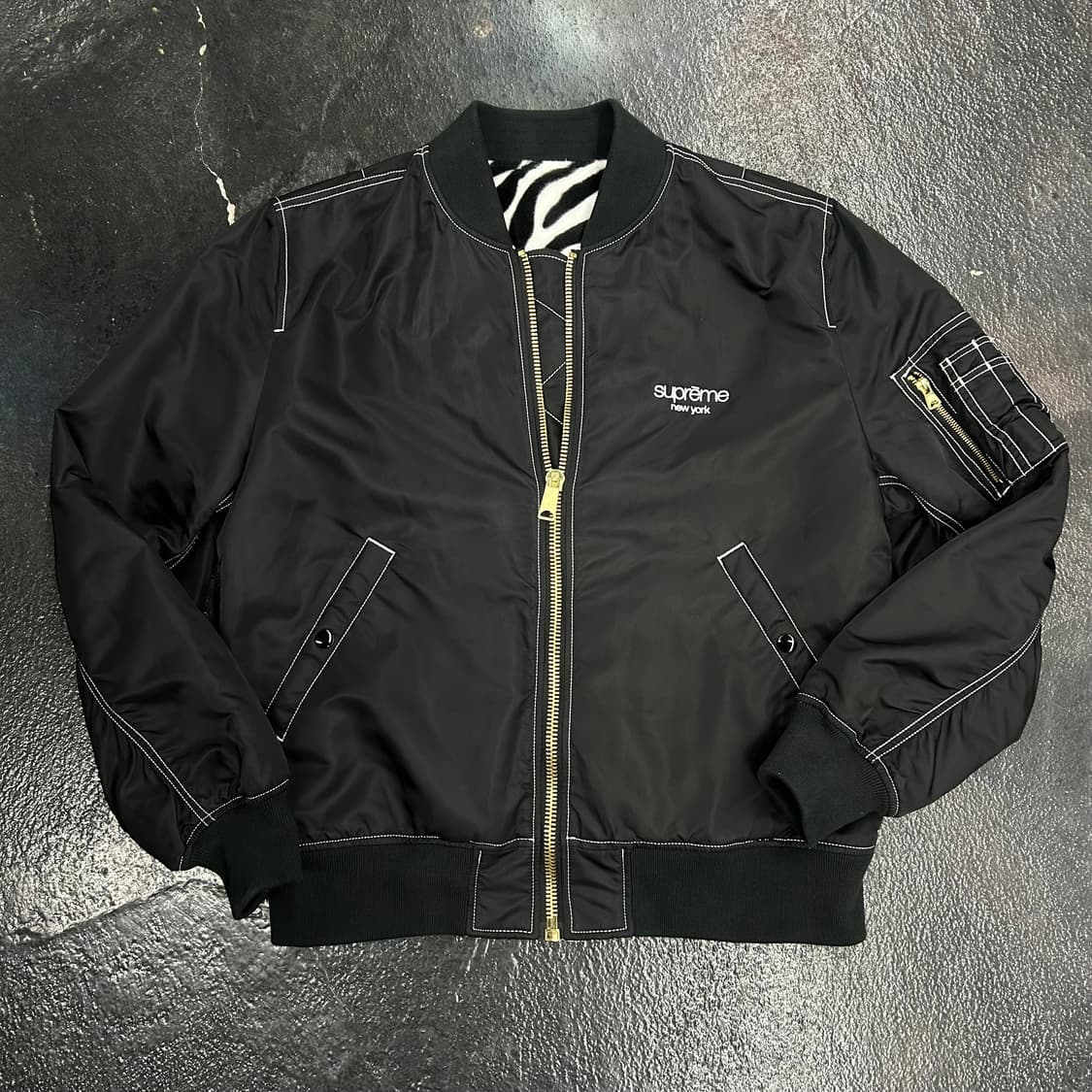 슈프림 콘트라스트스티치리버시볼ma1자켓 (지브라 블랙) 상품이미지1