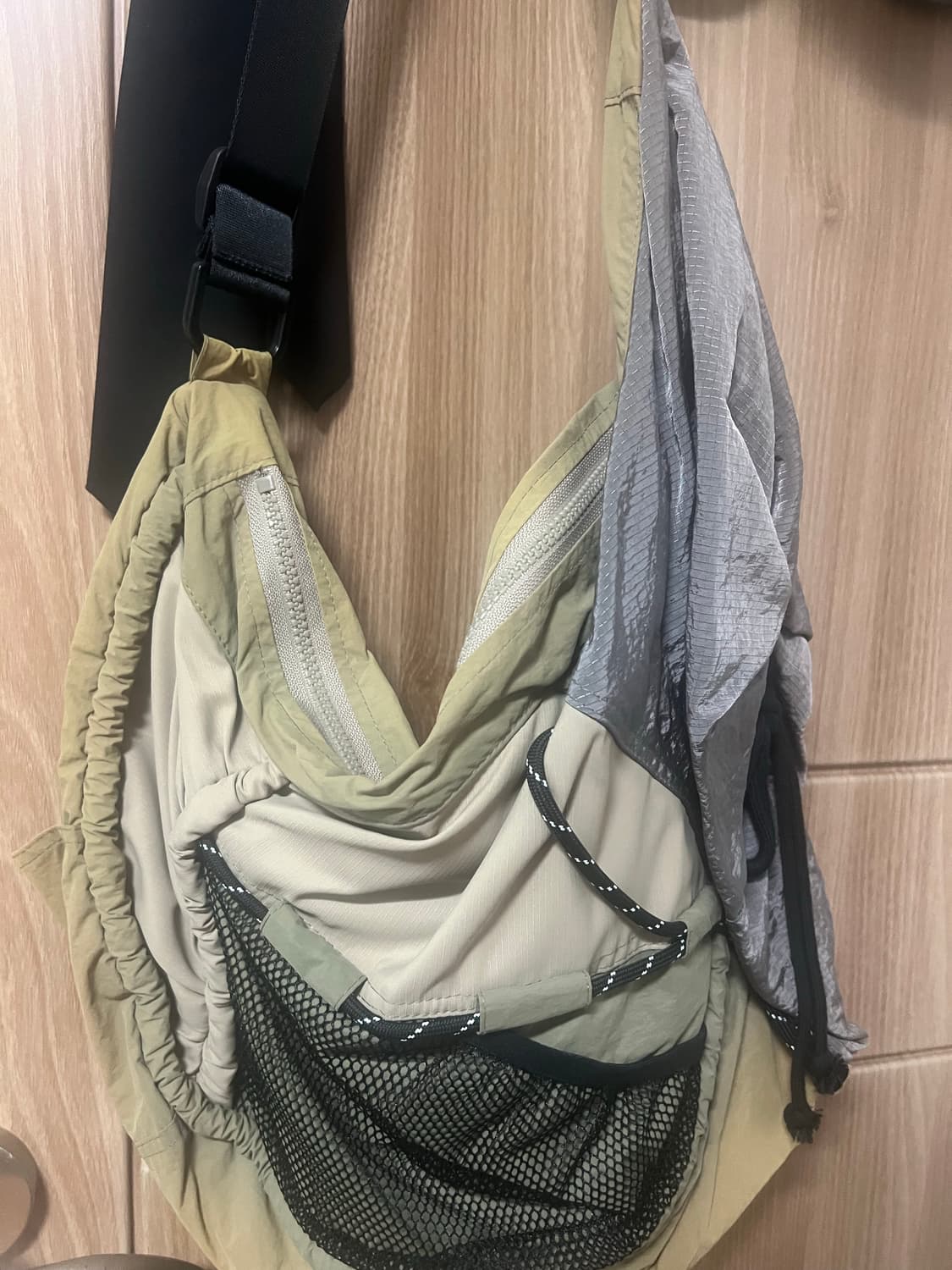 디프런티스 크로스백 상품이미지2