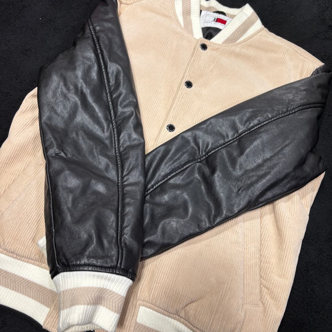 M 100 타미힐피거 X 루이스해밀턴 베이지 코듀로이 바시티자켓 상품이미지5