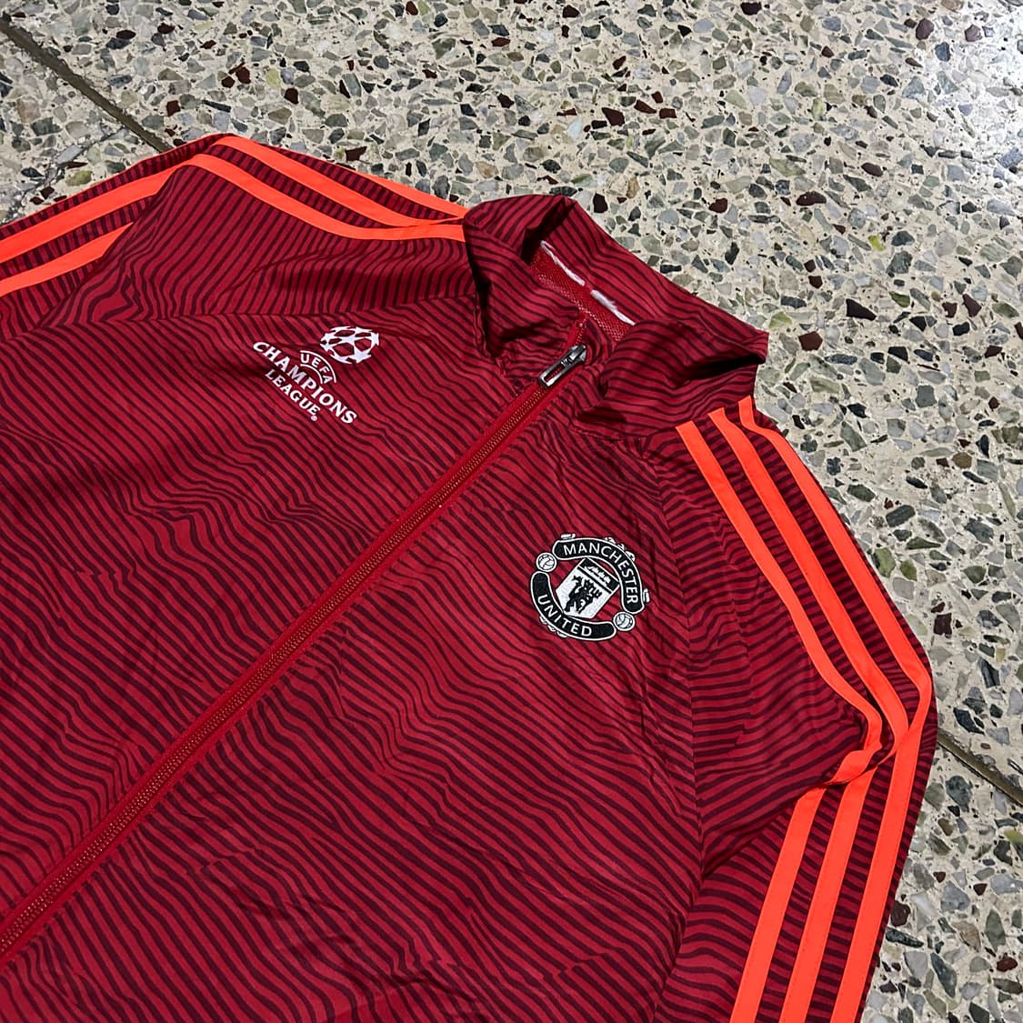 아디다스(ADIDAS)맨유 레드 바람막이 자켓 상품이미지2