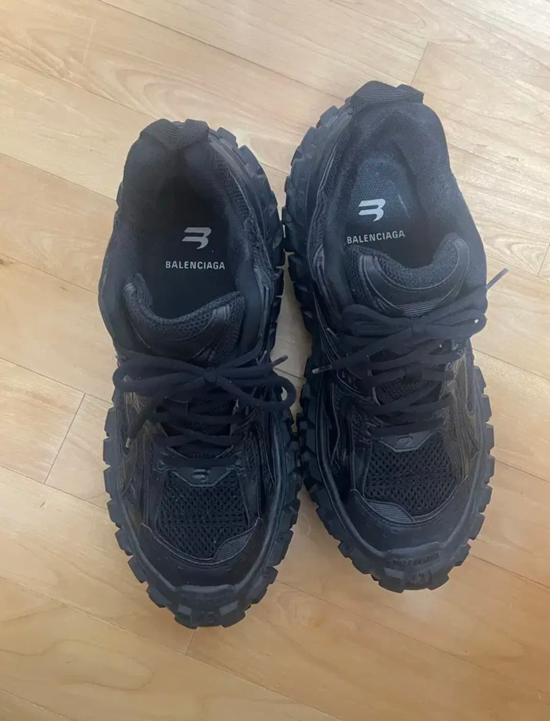 발렌시아가 디펜더 블랙 42size 극미중고 상품이미지1