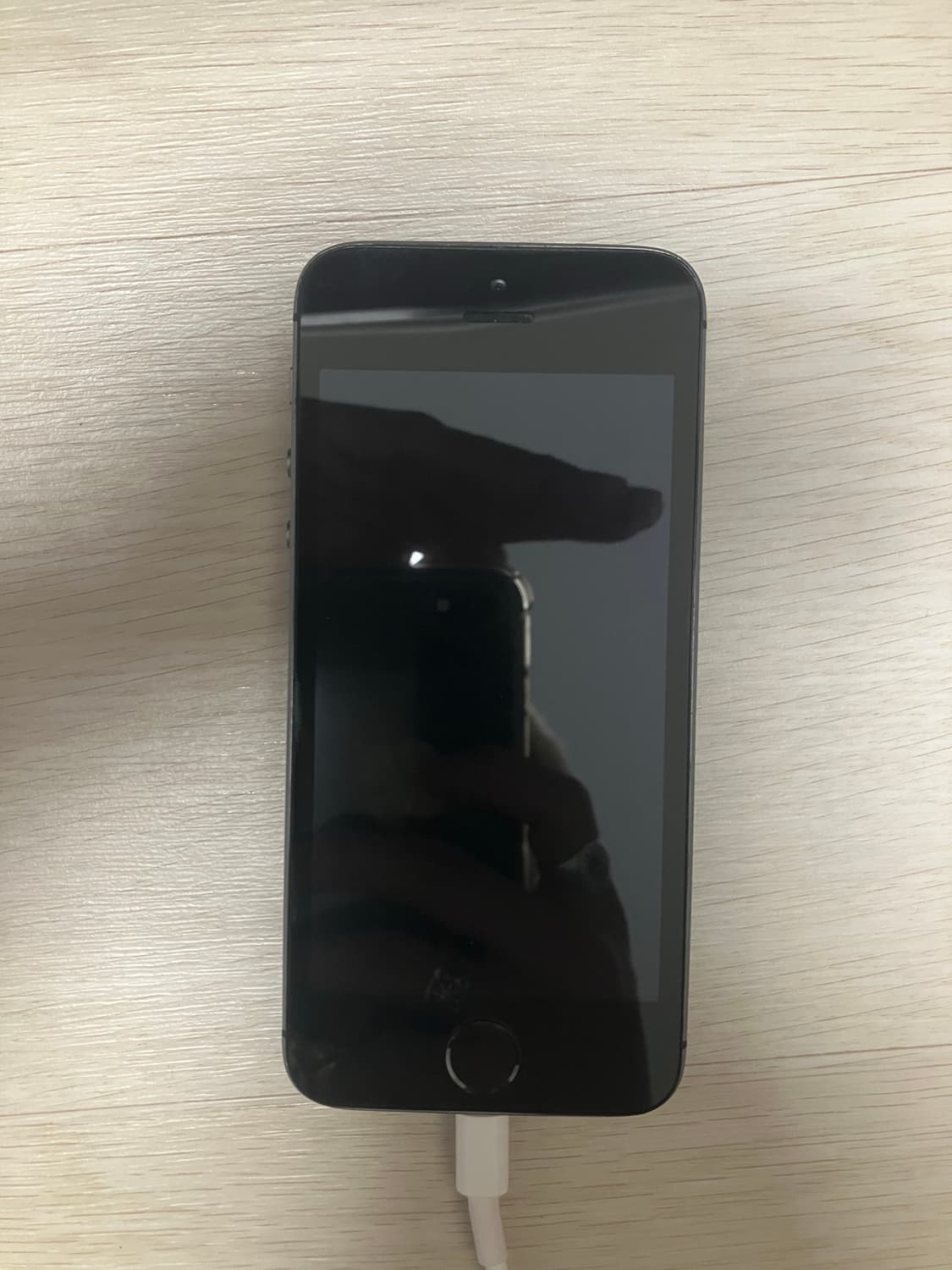 아이폰 SE 스페이스그레이 128 상품이미지1