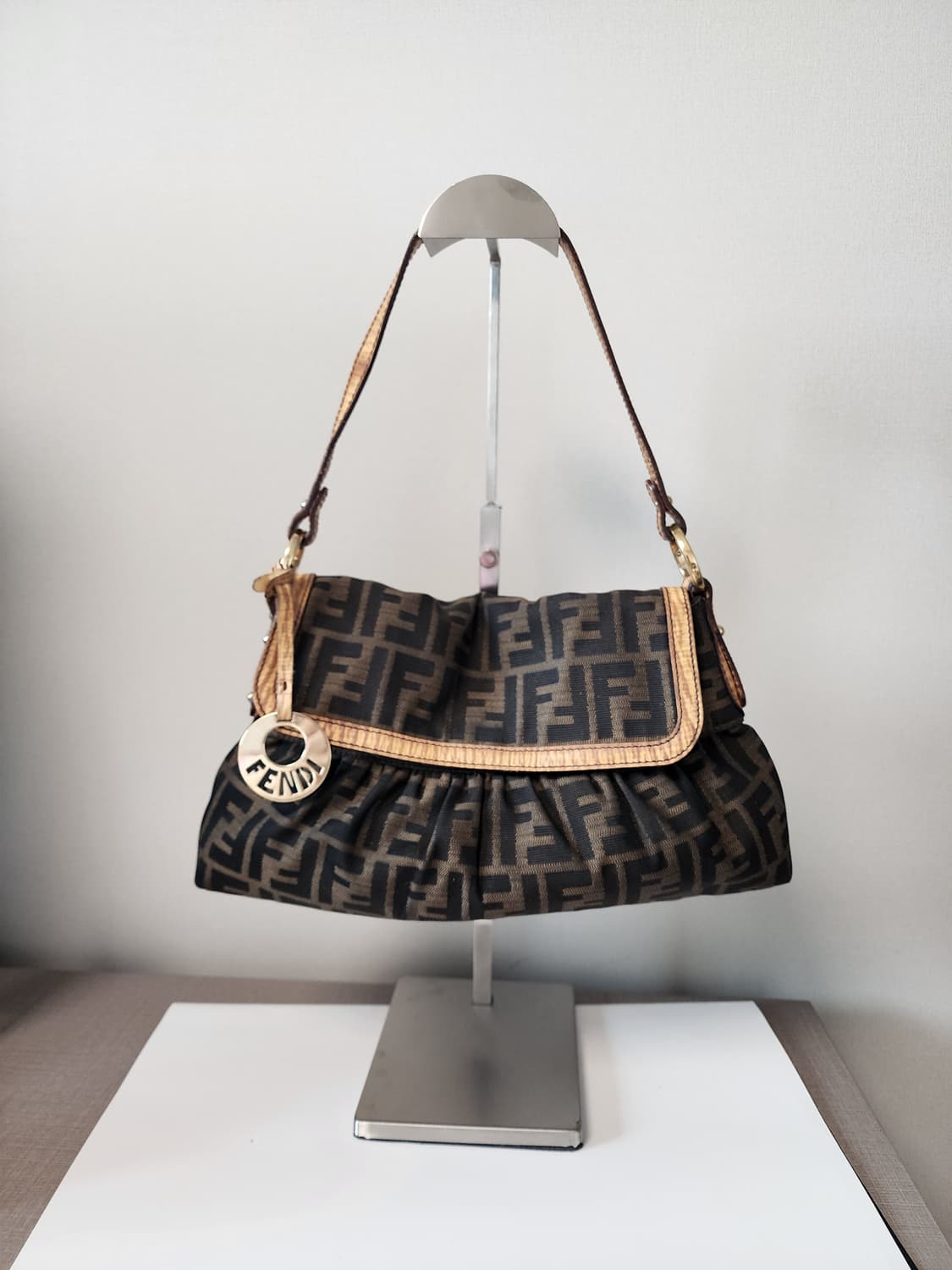 정품 펜디 FF 로고 쉐프 미니 숄더백  상품이미지1