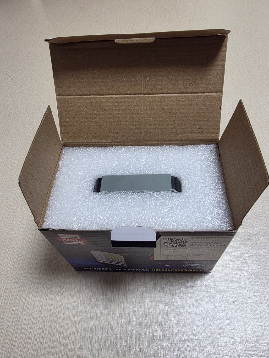 다기능 캠핑 양면라이트 + 보조배터리 겸용 새제품

- 박스에 담겨 있고 상품이미지2