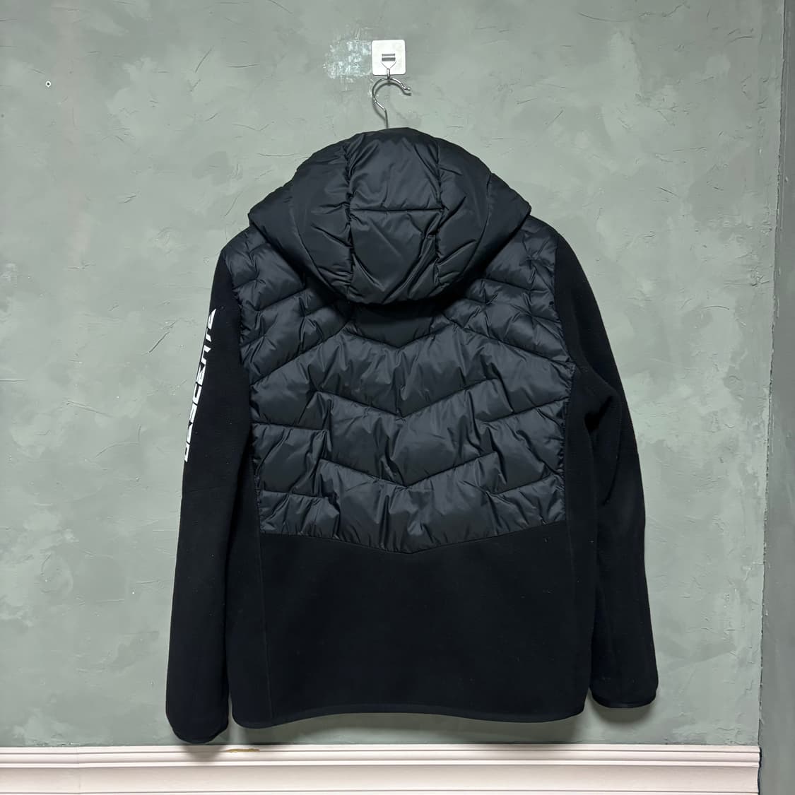 데상트 퀄팅 하이브리드 패딩 플리스 자켓 블랙 상품이미지5