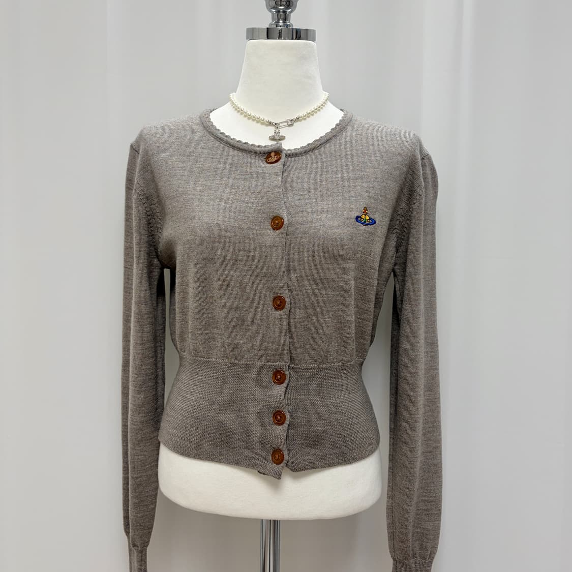 비비안웨스트우드 베아 크롭 가디건 스톤 베이지 상품이미지6