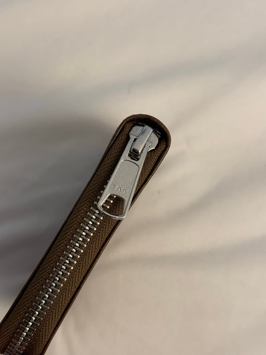 레귤라 지갑 PATTERNED LEATHER ZIP WALLET 상품이미지4