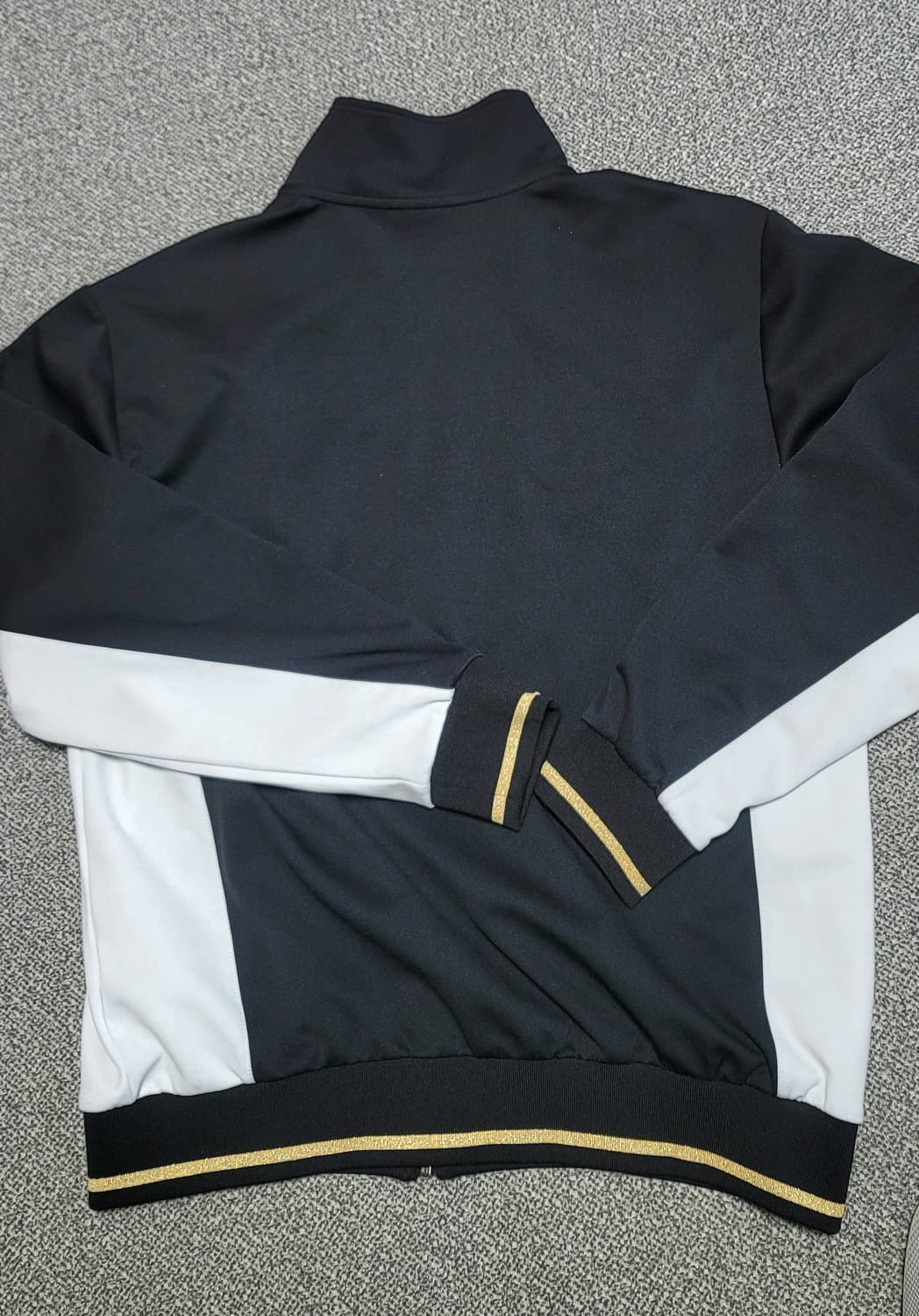 아디다스 블랙&골드 삼선 트랙탑 105 상품이미지9