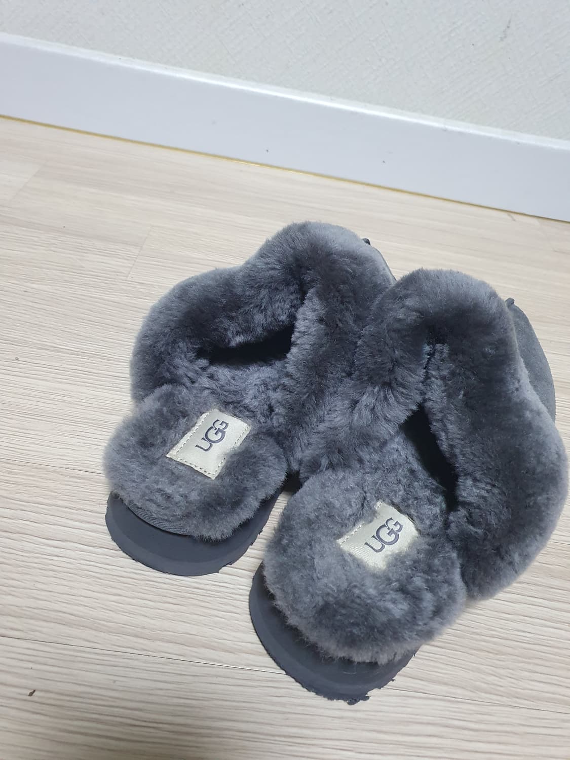 어그 디스케트 털 슬리퍼 245 상품이미지8