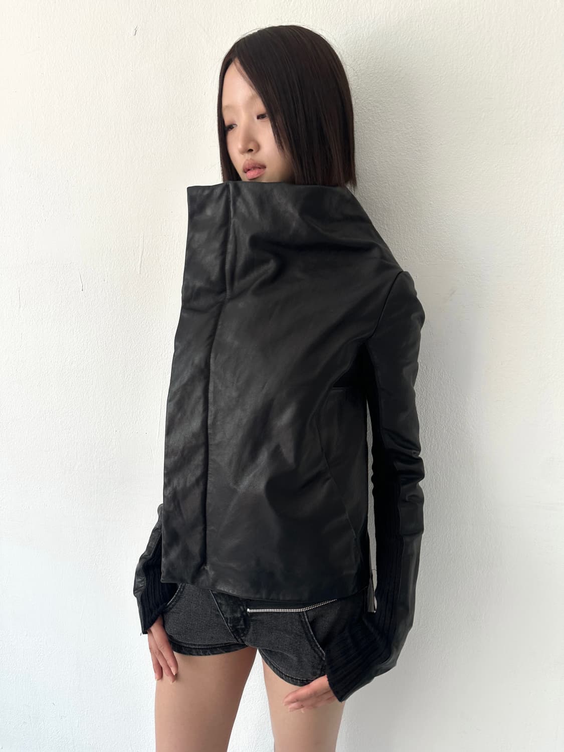 릭오웬스 2010FW 런웨이 스퀘어 하이넥 레더 자켓 상품이미지1