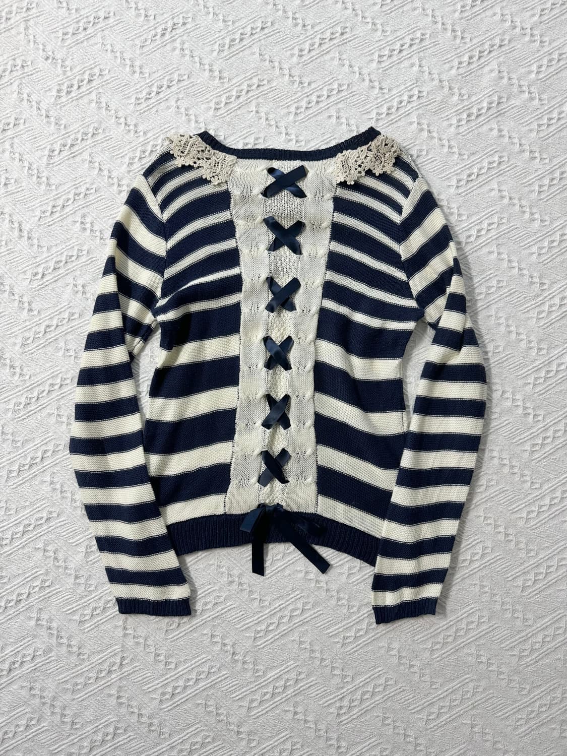 백 아일렛 스트라이프 패턴 니트 상품이미지9