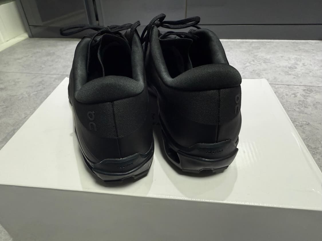 온 러닝 x 포스트 아카이브 팩션 (파프) 클라우드벤쳐 피크 올 블랙 상품이미지2