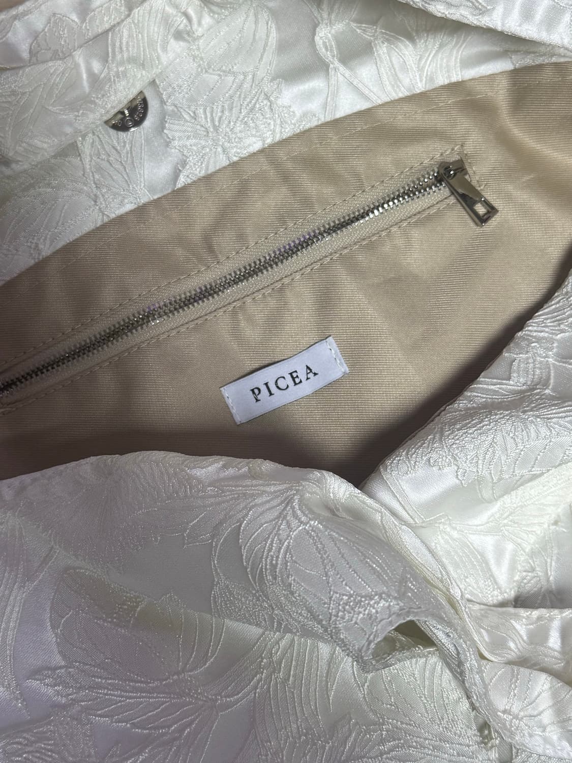 새상품)피시아 draped mini bag-floral pattern 상품이미지6