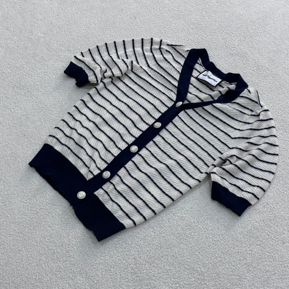 55 칼라거펠트 스트라이프 반팔 가디건 0323E 상품이미지1