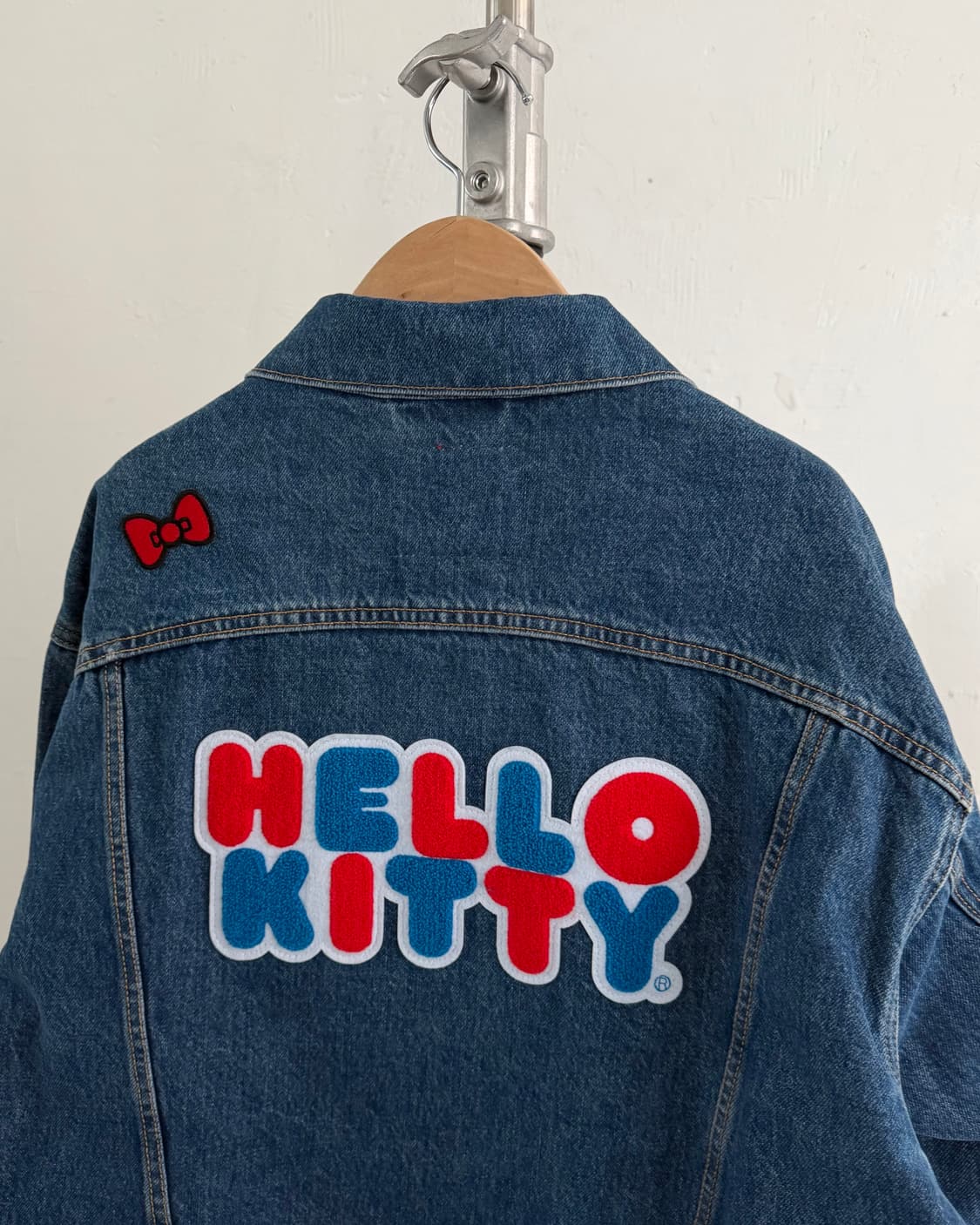 Levi’s 리바이스 x 헬로키티 콜라보 데님 트러커 자켓 상품이미지6