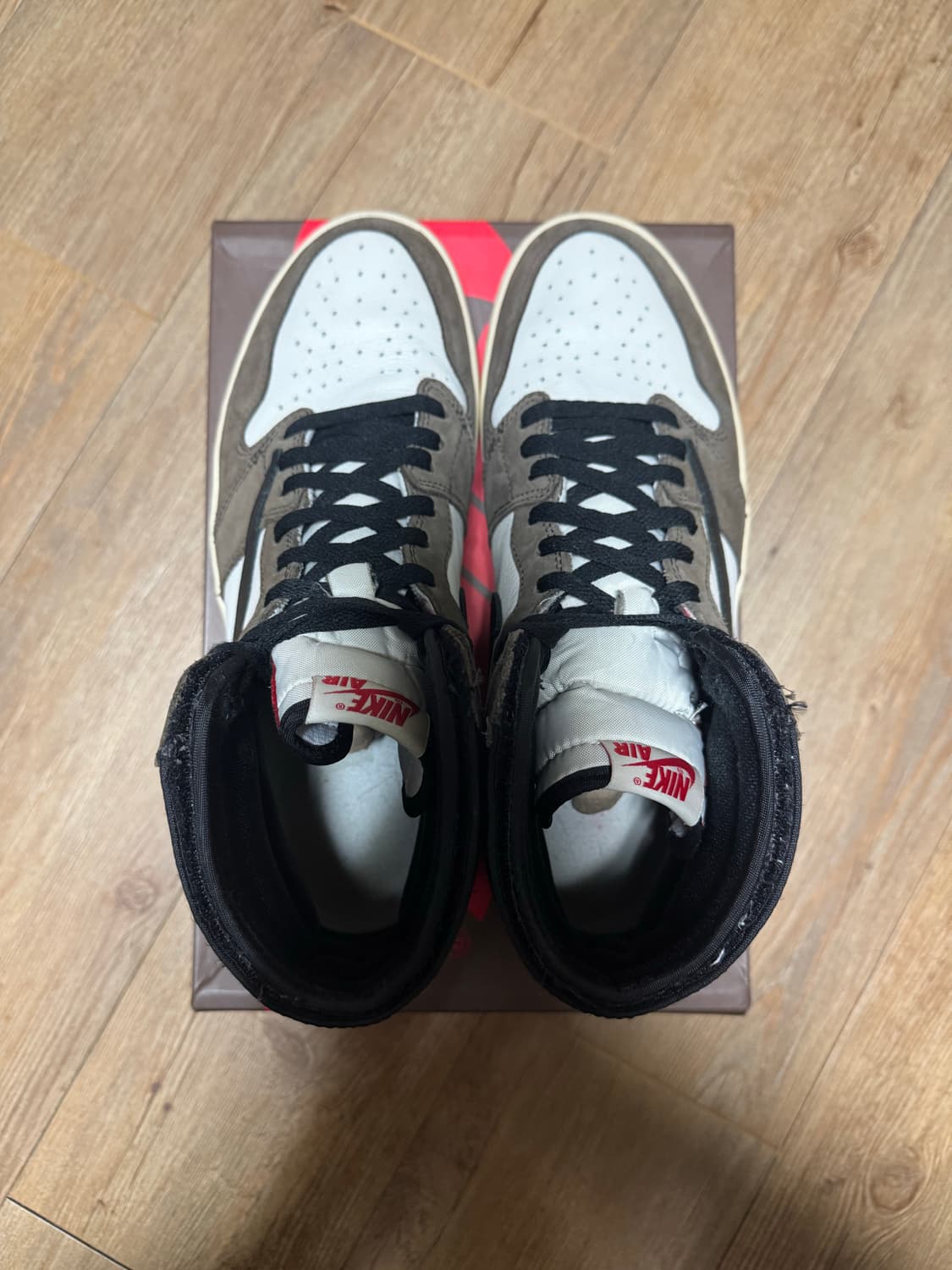 조던 1 하이 OG X 트래비스 스캇 모카 300사이즈 상품이미지9