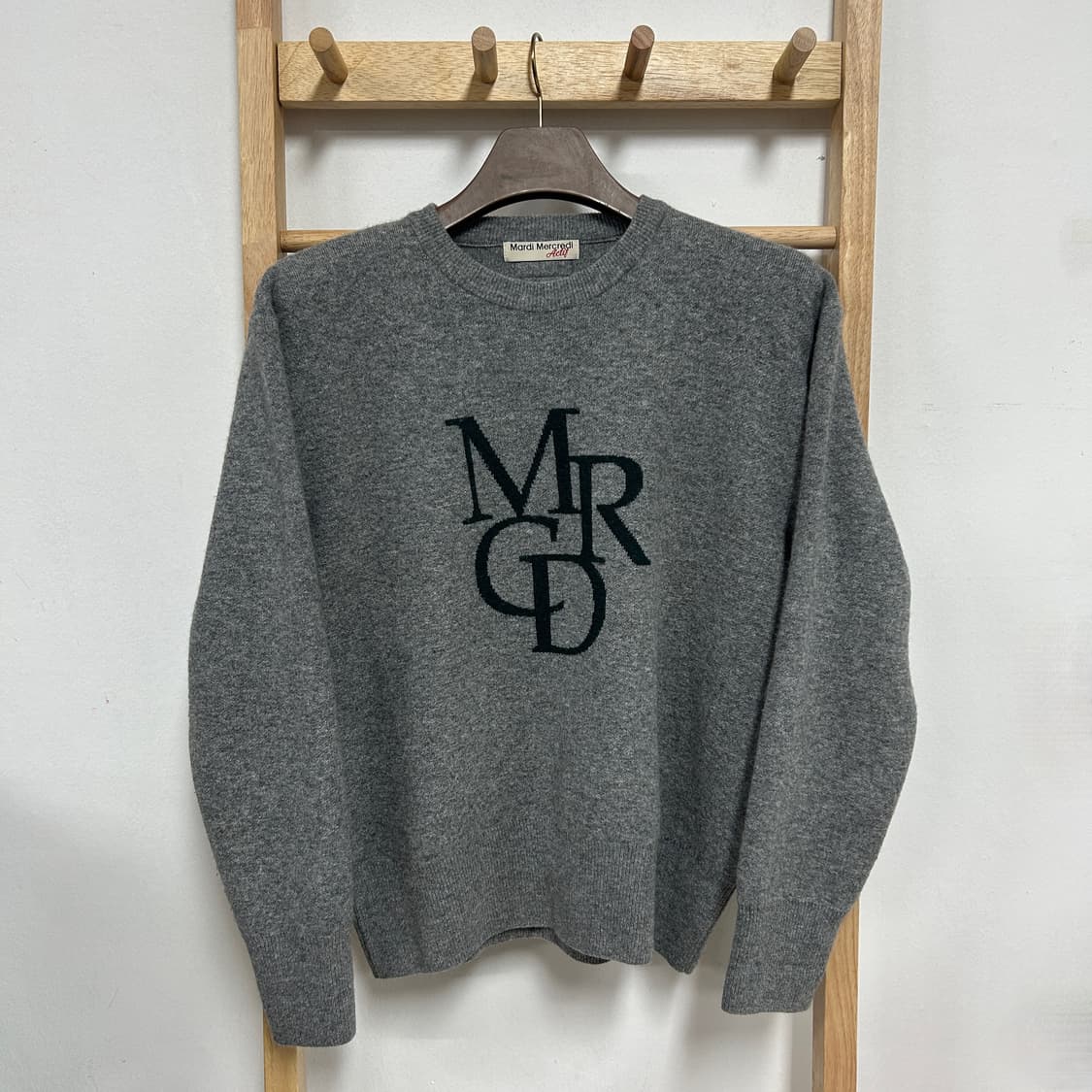 마르디 메크르디 심볼 로고 메리노울 니트 그레이 상품이미지2