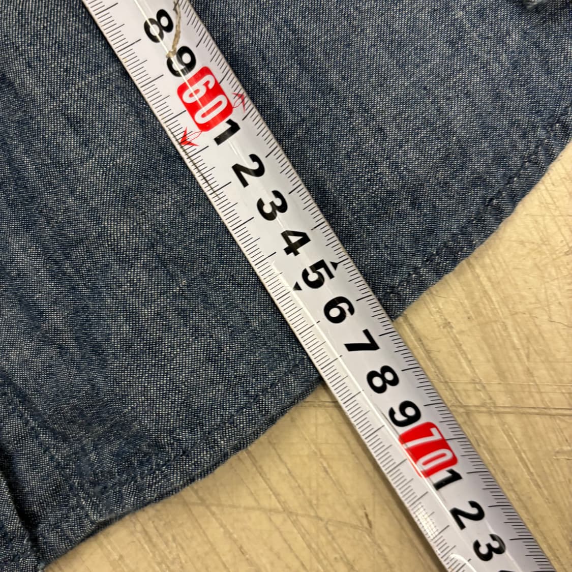 라코스테 샴브레이 스몰로고 셔츠 상품이미지4