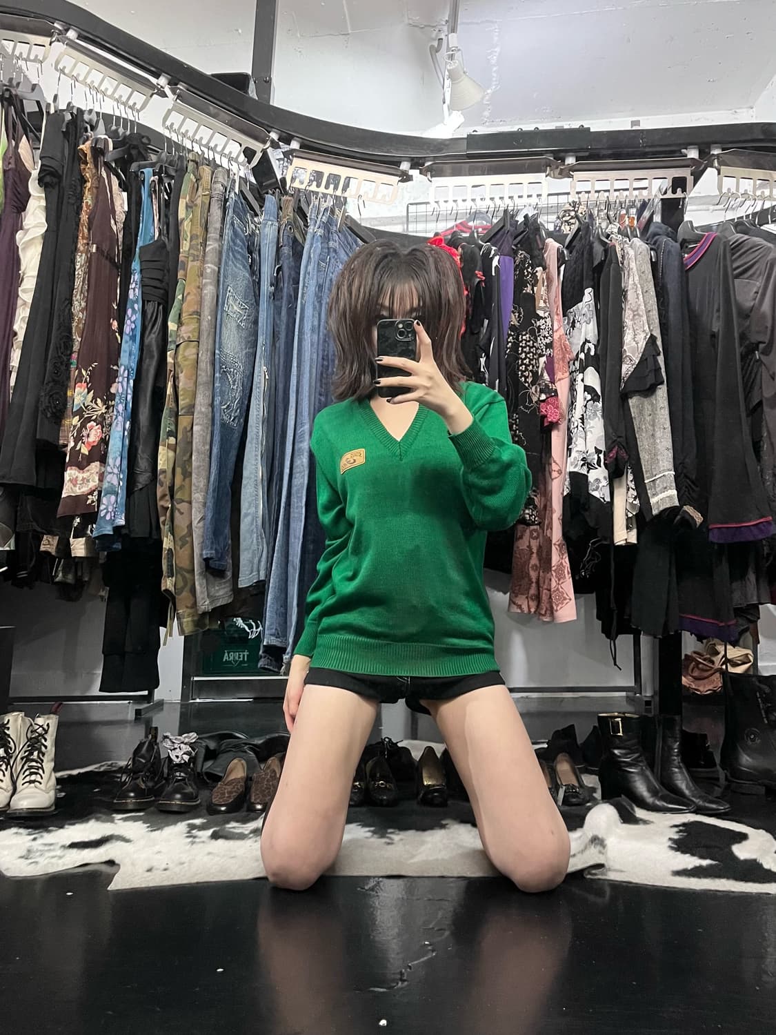 V넥 프린팅 니트 상품이미지1