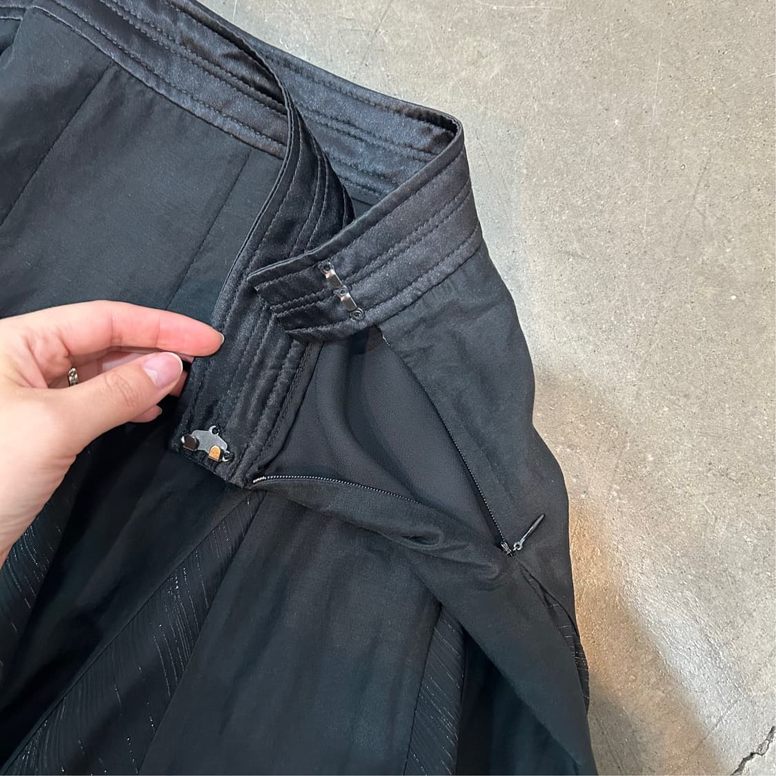 블랙 러플 미디 스커트 상품이미지6