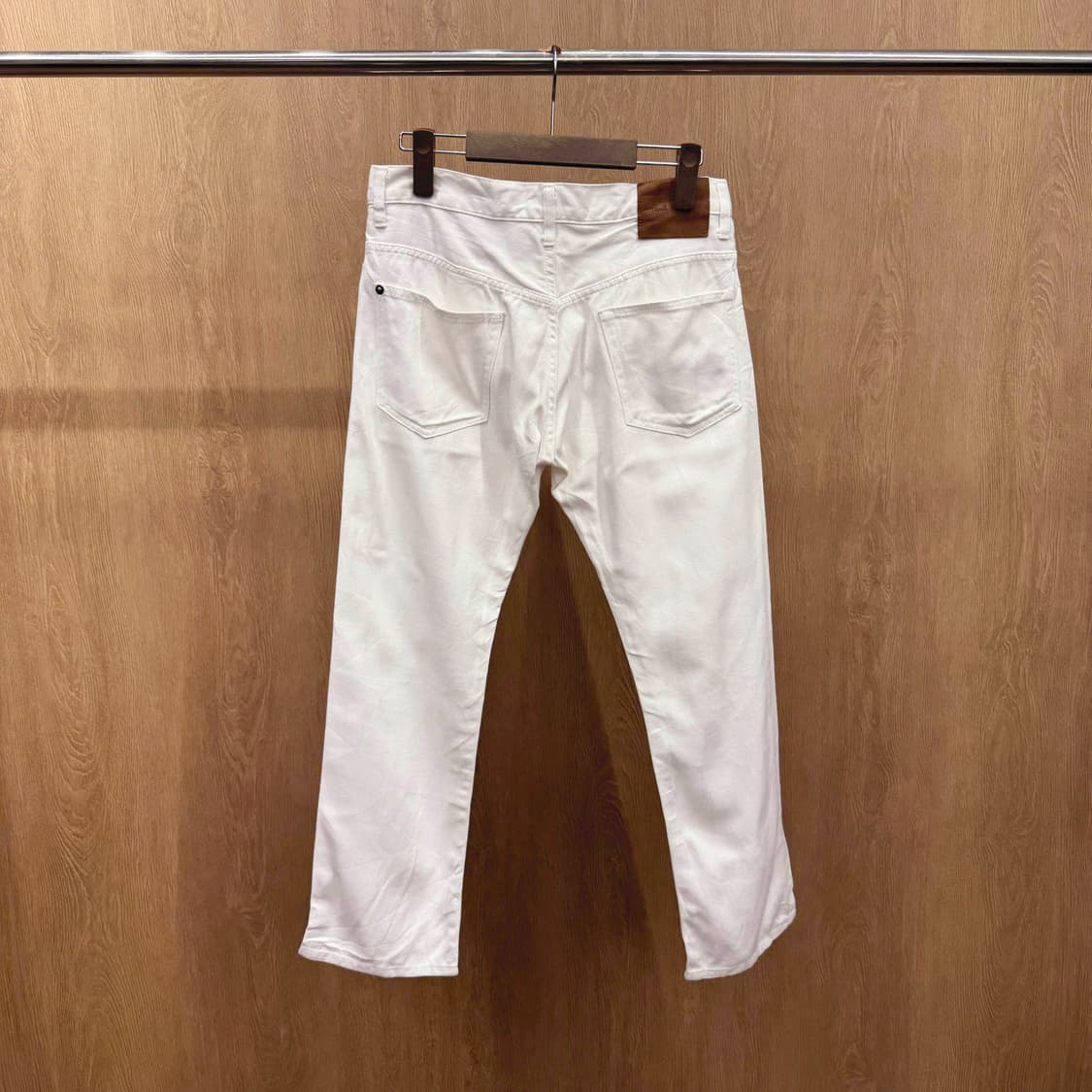 폴스미스 팬츠 5포켓 구조 메탈 리벳 디테일 스트레이트 핏 화이트 상품이미지3