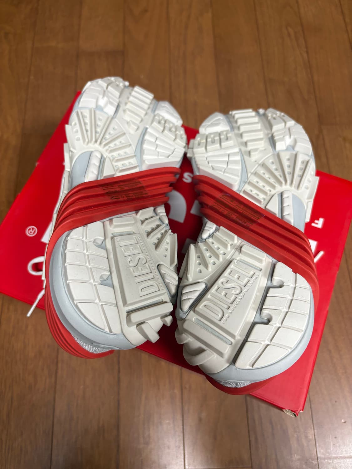 디젤 프로토타입 로우탑 스니커즈 255 상품이미지2