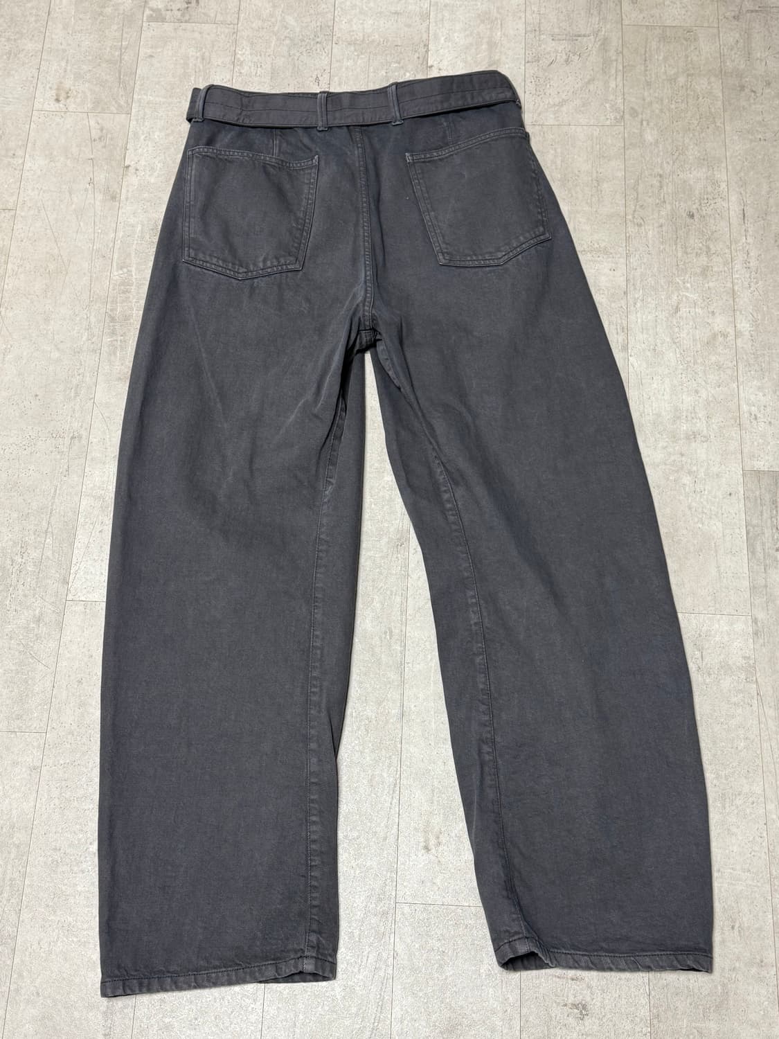 [M]르메르 트위스티드 벨티드팬츠 다크그레이 상품이미지6