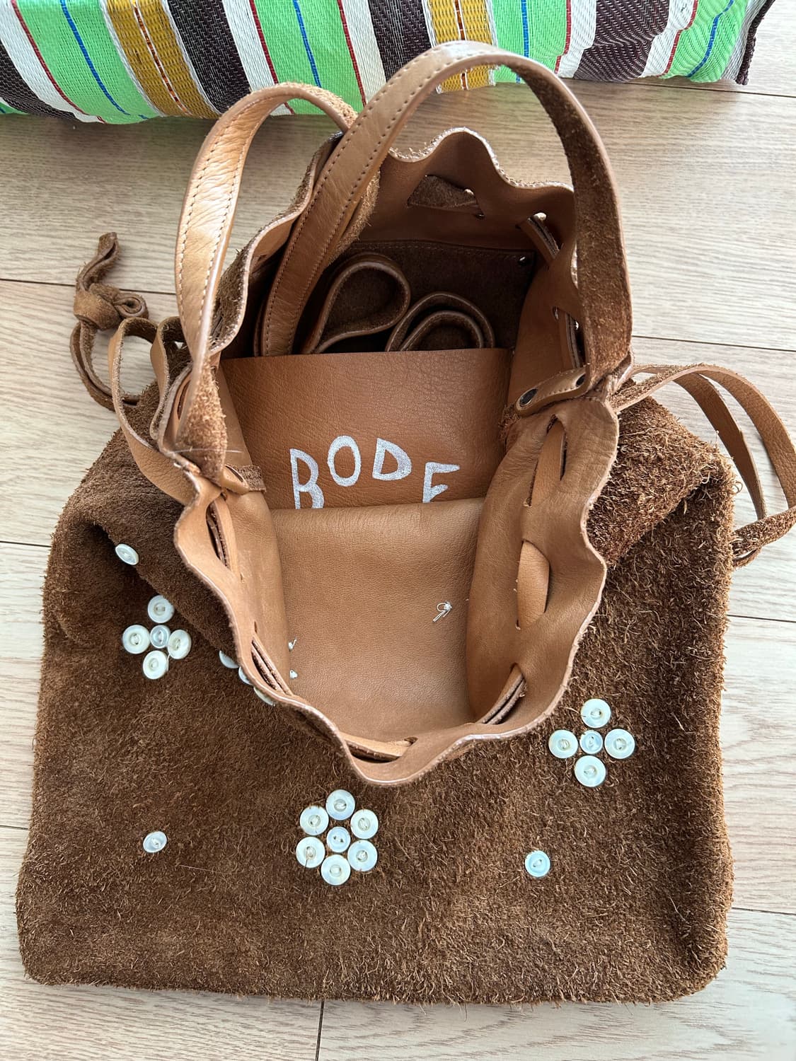 Bode 보디 스웨이드 펄 크로스백 상품이미지4