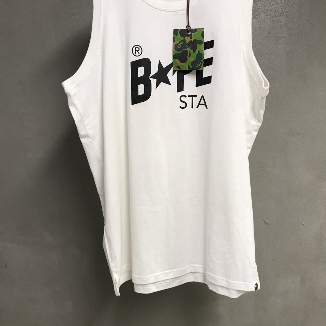 베이프 화이트 슬리브리스 새상품 2XL 상품이미지3