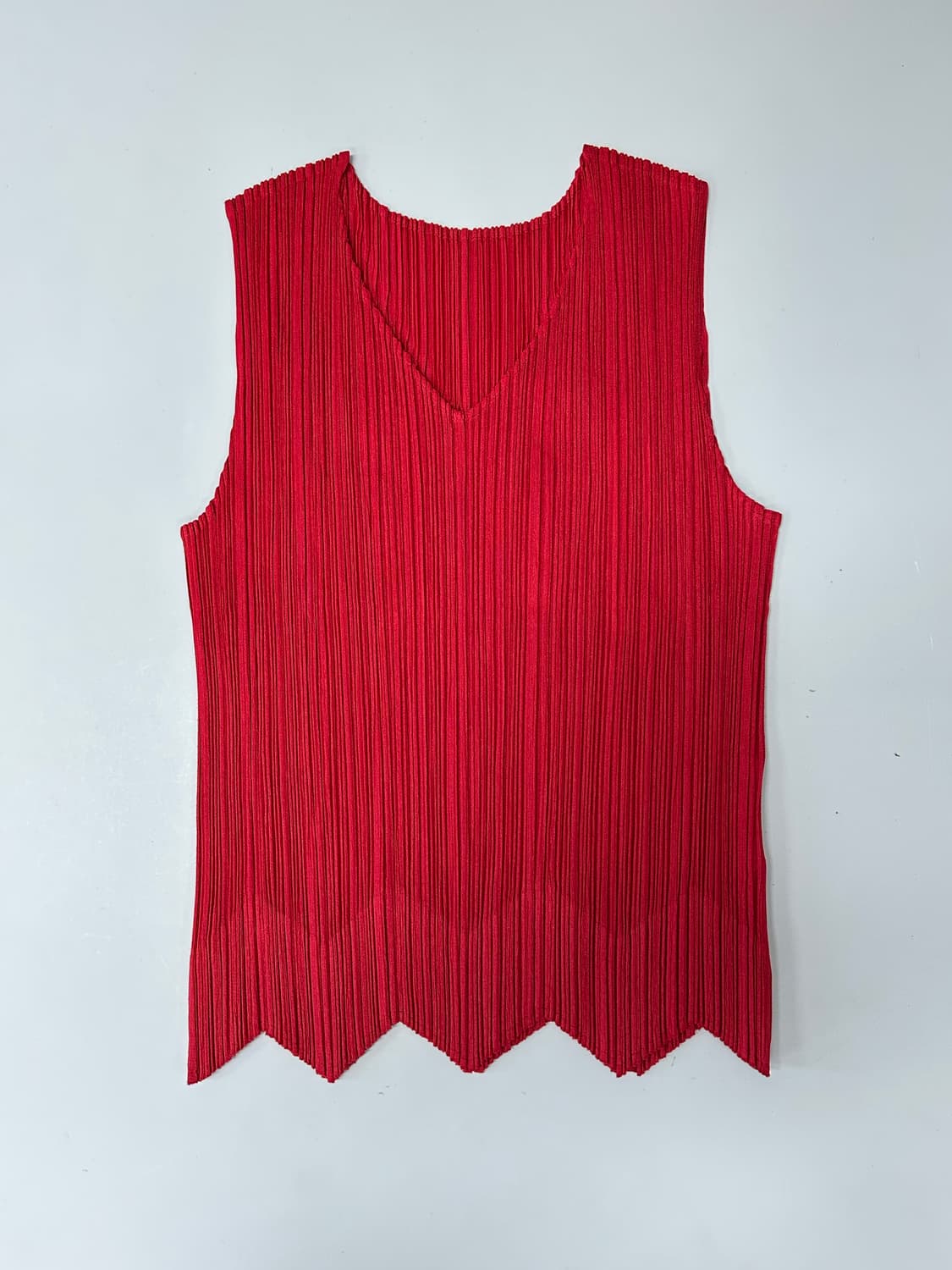 이세이미야케 플리츠플리즈 지그재그 헴 슬리브리스 탑 상품이미지1