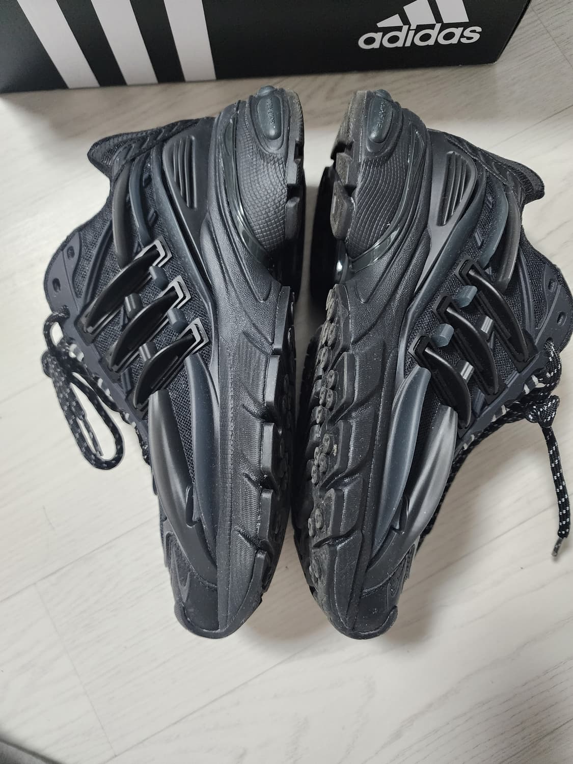 255)아디다스 퍼렐 윌리엄스 버지니아 아디스타 젤리피쉬 트리플 블랙 상품이미지4