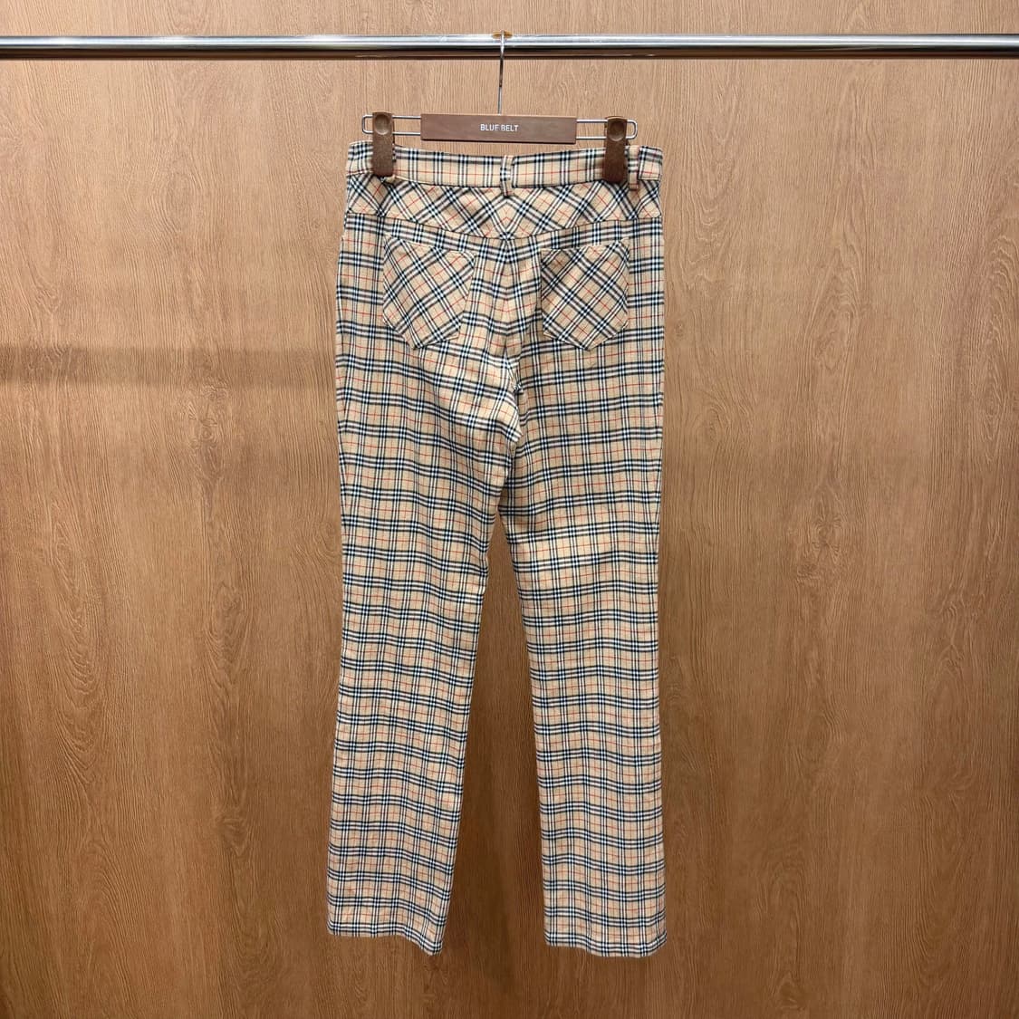 버버리 런던 슬랙스 팬츠 체크 패턴 후면 더블 포켓 디테일 베이지 상품이미지3