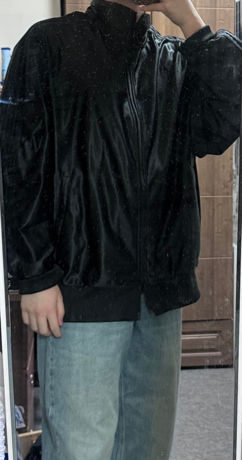 착샷 o) 아디다스 져지 IT7449 L 사이즈 팝니다 상품이미지4