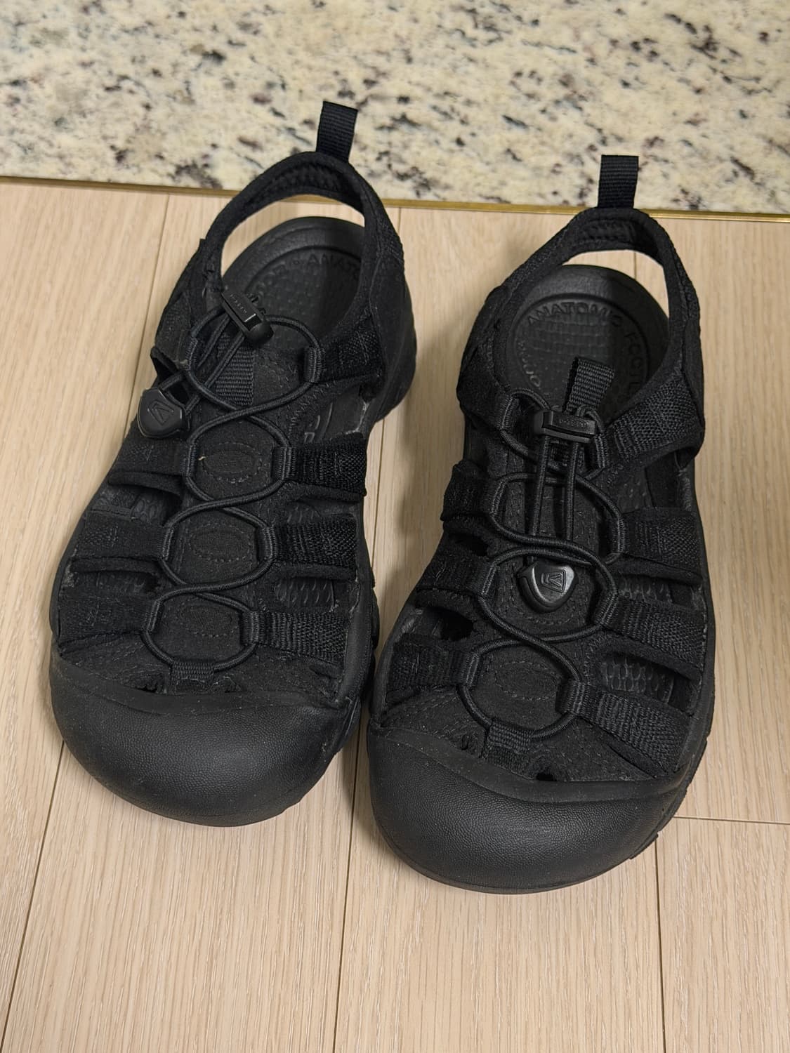 Keen 킨 뉴포트 H2 샌들 블랙 상품이미지3