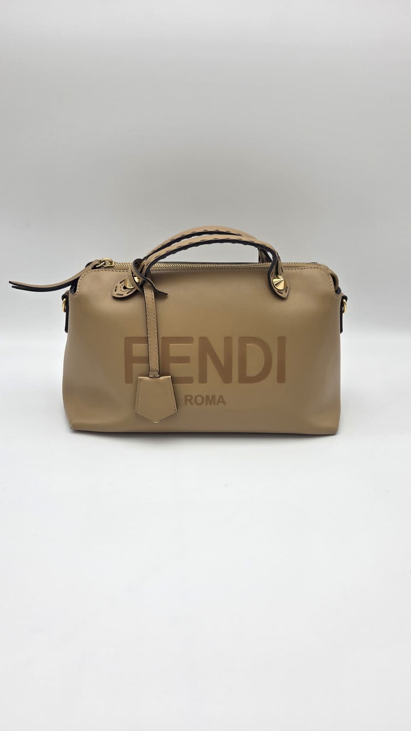 펜디 바이더웨이 미디엄 보스턴백 상품이미지1