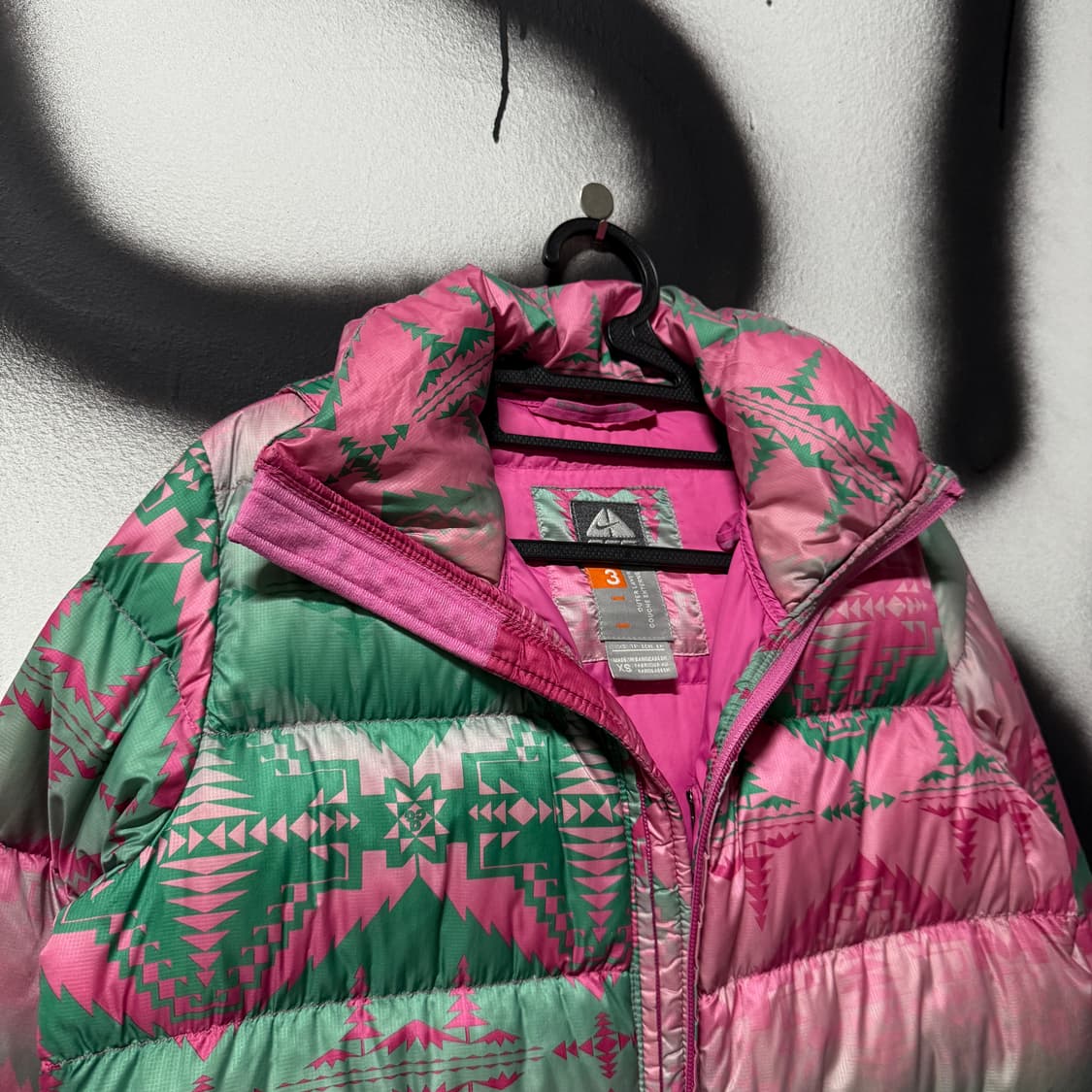 나이키 ACG 핑크 풀 패턴 구스 다운 숏 패딩 점퍼 상품이미지3