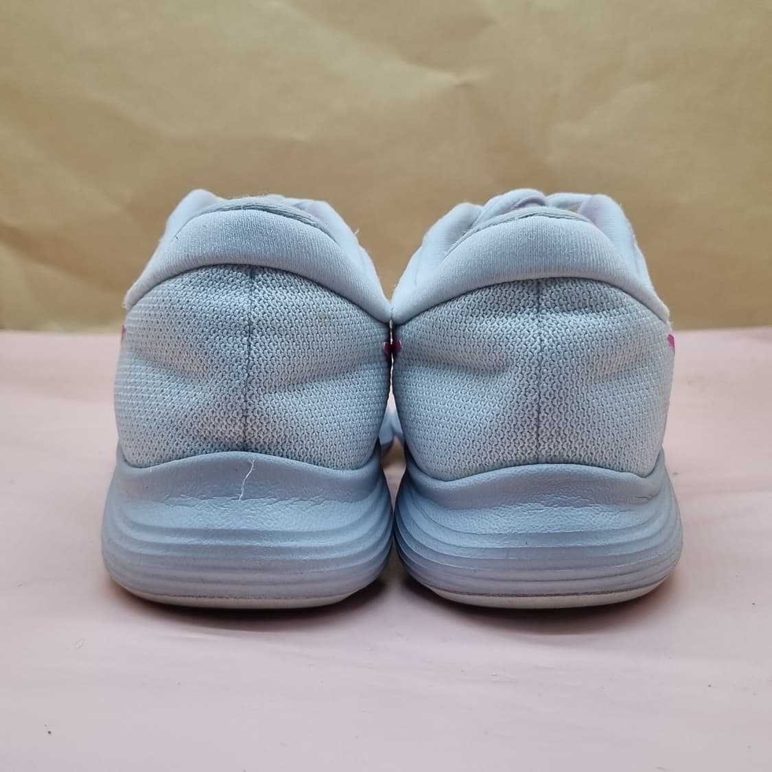 나이키 레볼루션4 여성운동화240 상품이미지4