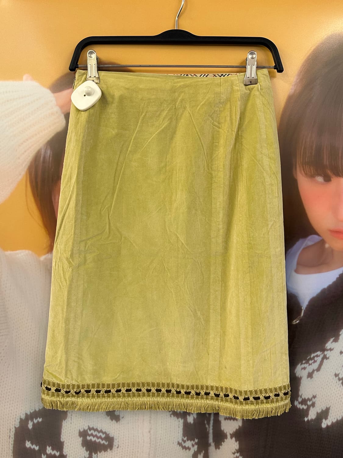 BURBERRY 버버리 라임 스웨이드 태슬 미디스커트 상품이미지3