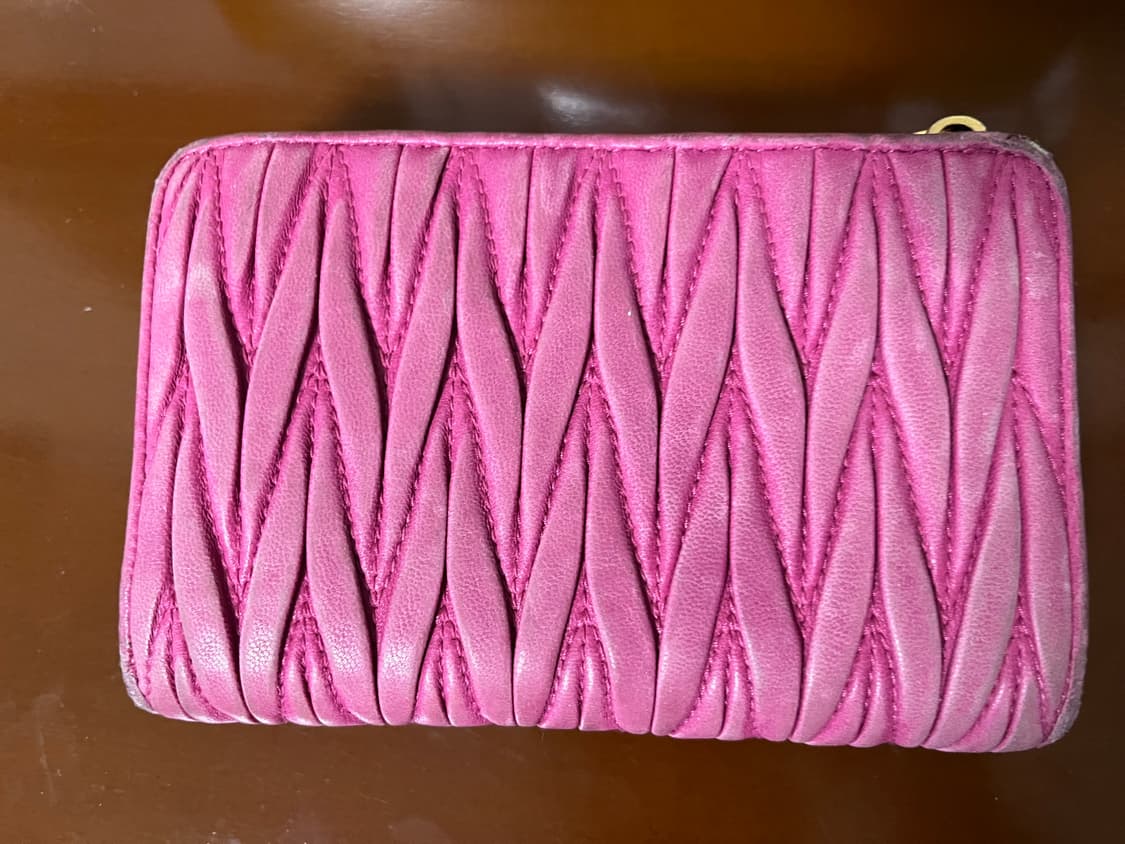 미우미우 마테라쎄 나파 가죽 중지갑 (핑크) 상품이미지2