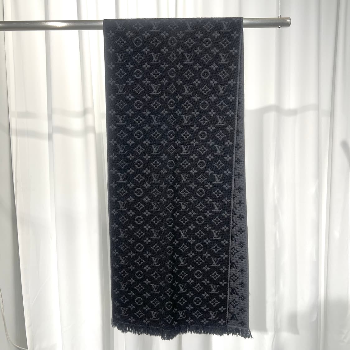 [정품] 루이비통 모노그램 머플러 블랙 상품이미지1