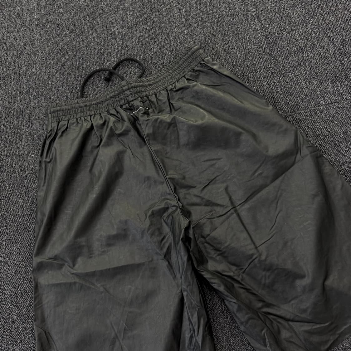 MM6 메종마르지엘라 오버사이즈 레더 쇼츠  상품이미지5