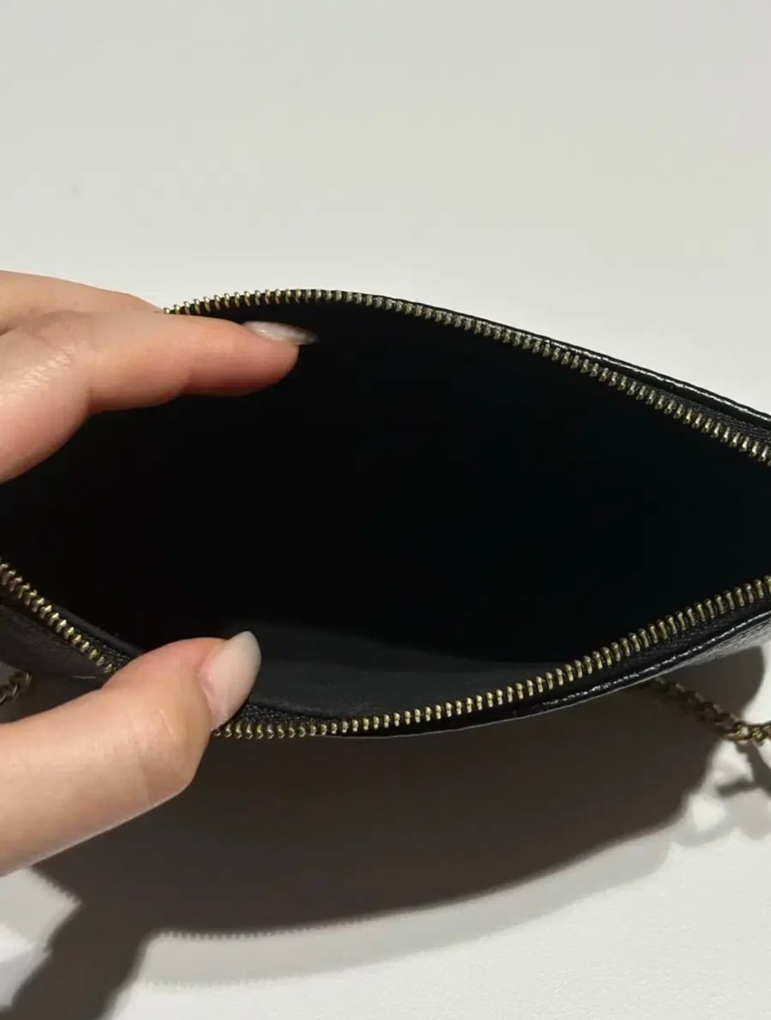 루이비통 악세수아 포쉐트 블랙 정품 새상품급 상품이미지5