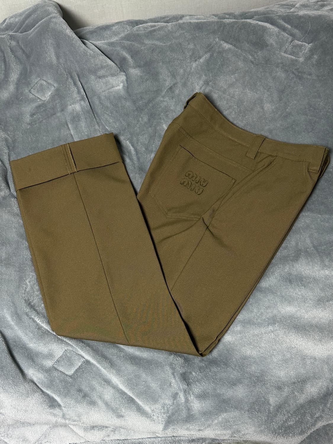 미우미우 백 로고 커버팬츠 상품이미지1