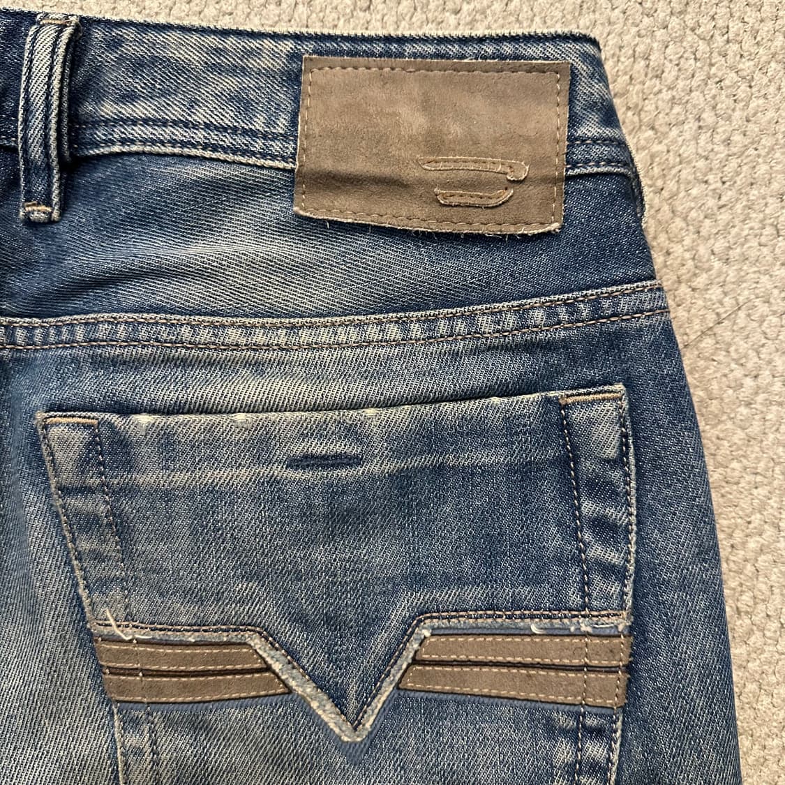 디젤 Diesel 세미 부츠컷 데님팬츠 상품이미지9