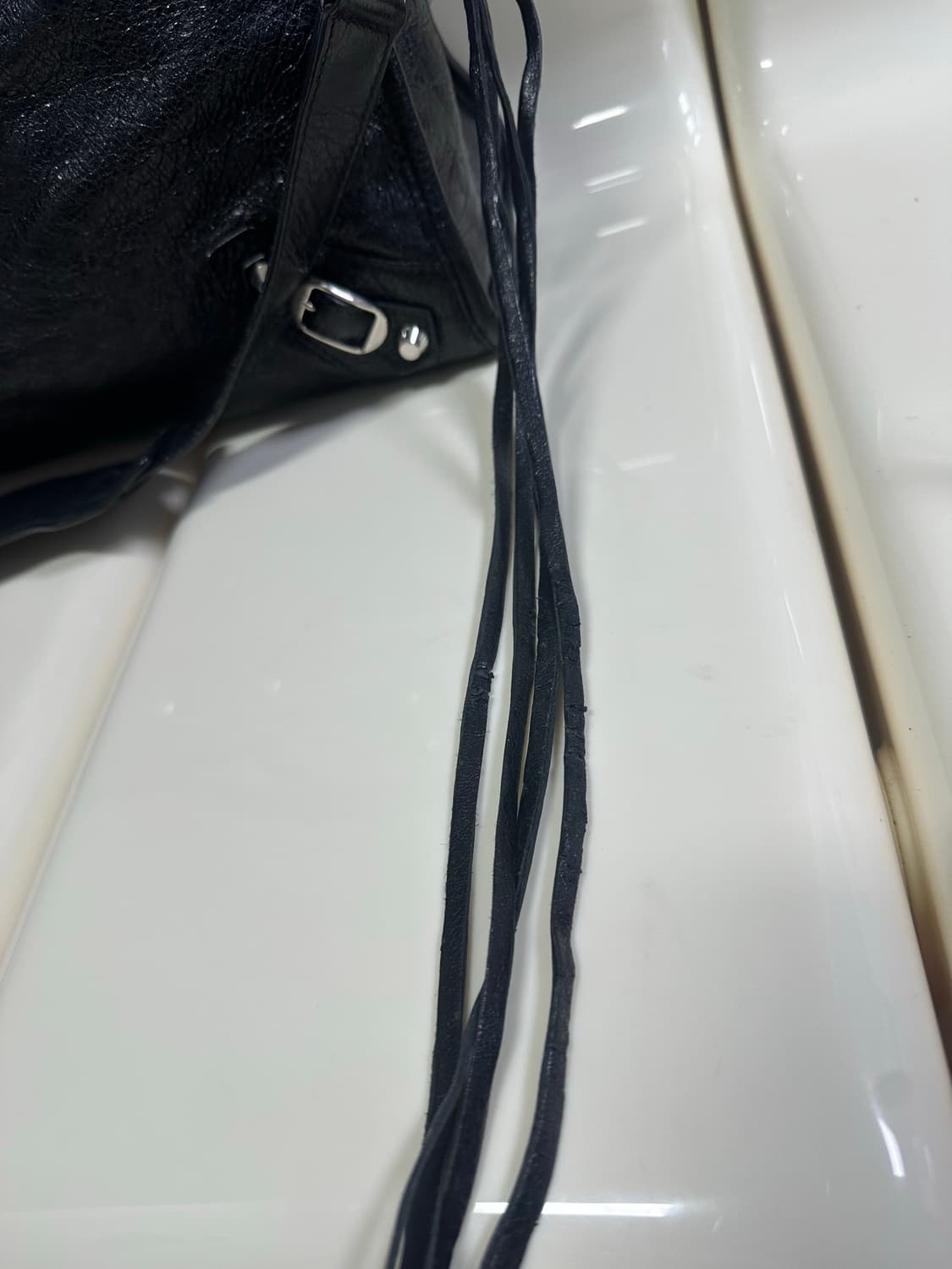 [A 정품] 발렌시아가 시티 모터백 미디움 블랙 상품이미지7