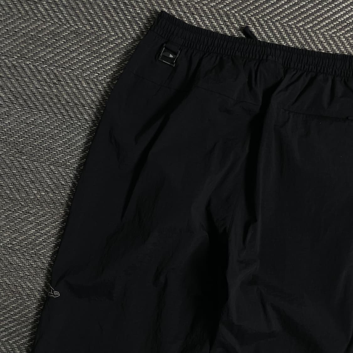 뉴에라 나일론 와이드핏 블랙 우븐 트랙 팬츠y 4368 상품이미지4