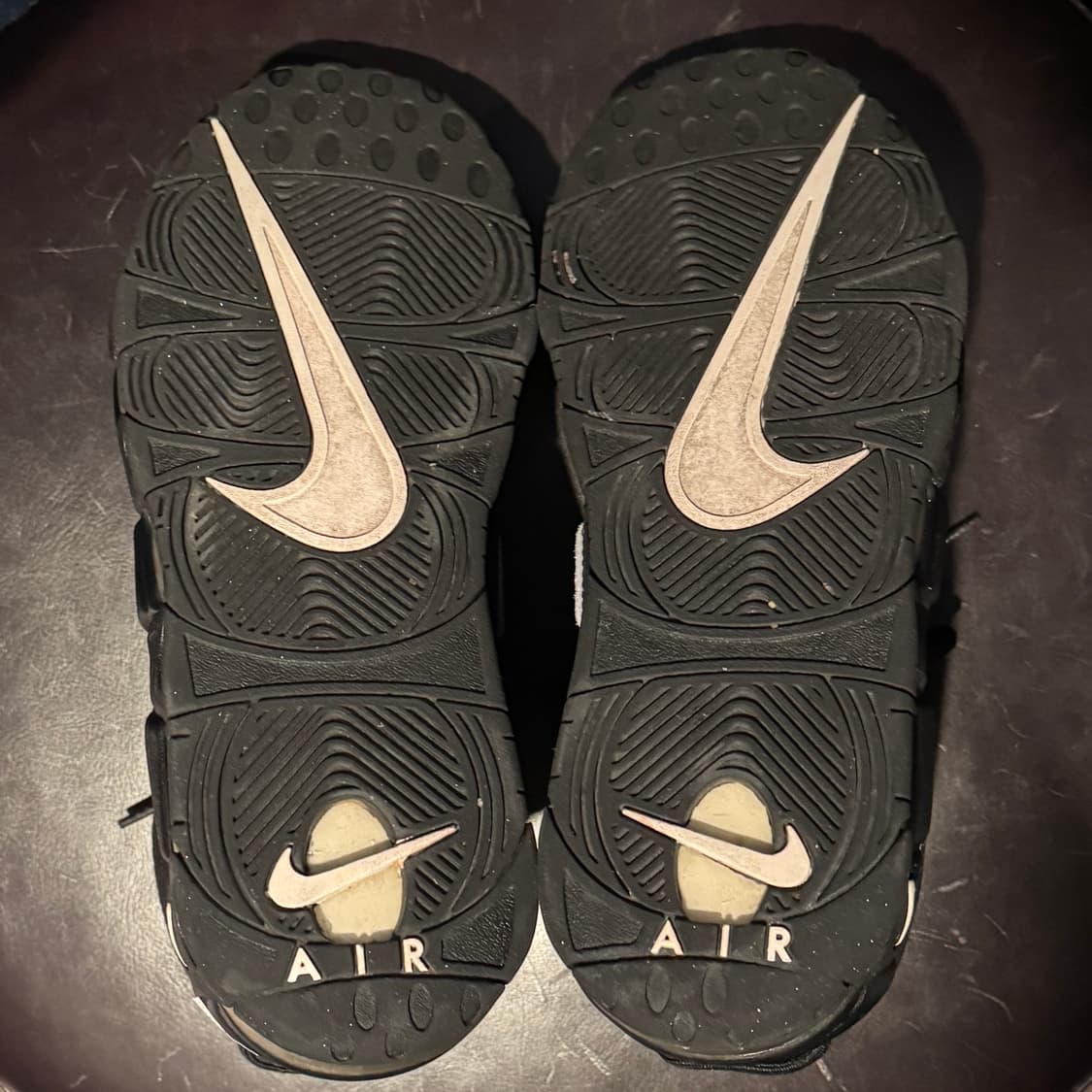 NIKE 에어 모어 업템포 블랙 상품이미지9