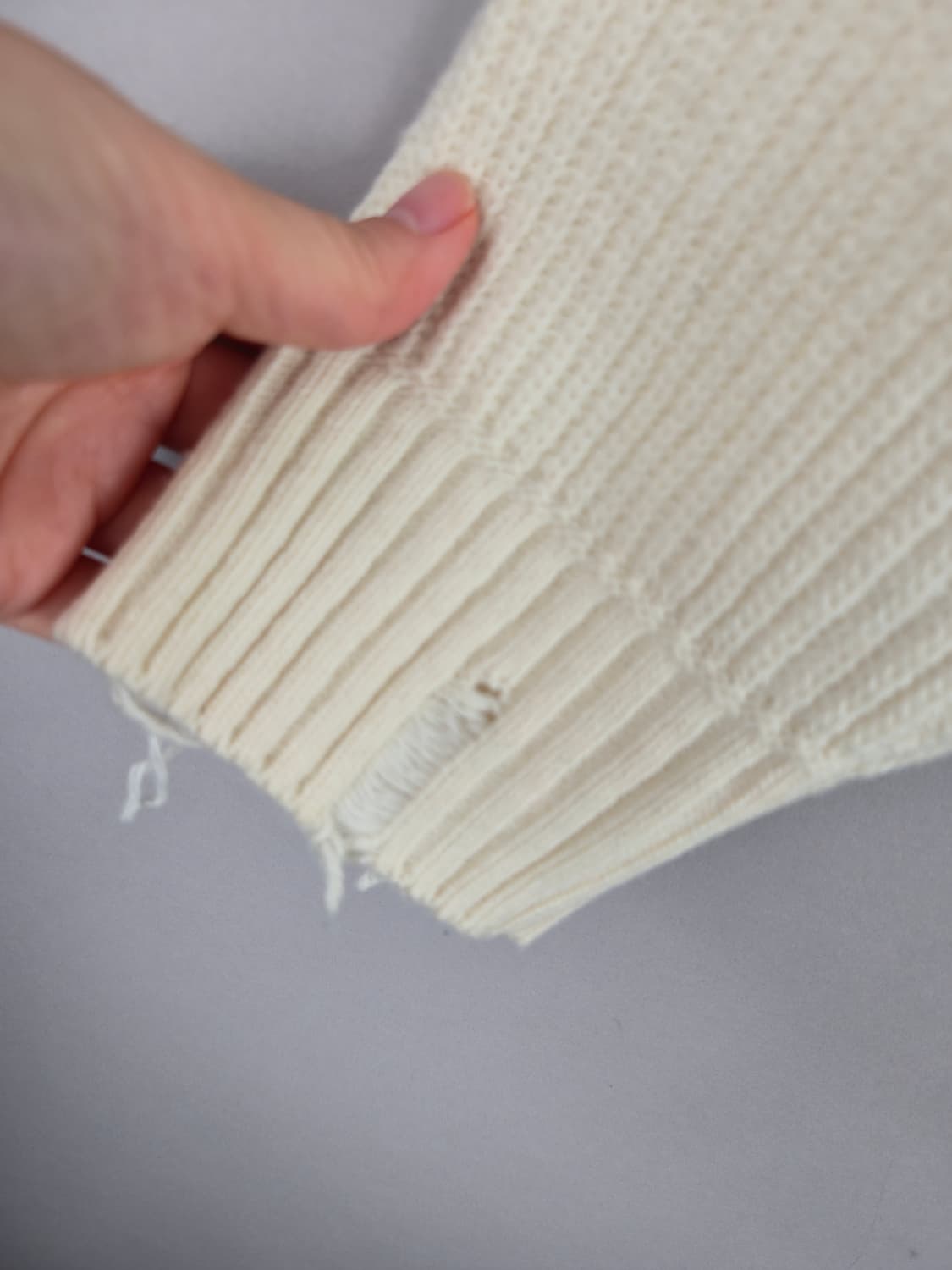 [무료배송]더퍼스트 F 남성 어깨 패드 오버핏 V넥 크롭 니트 상품이미지4