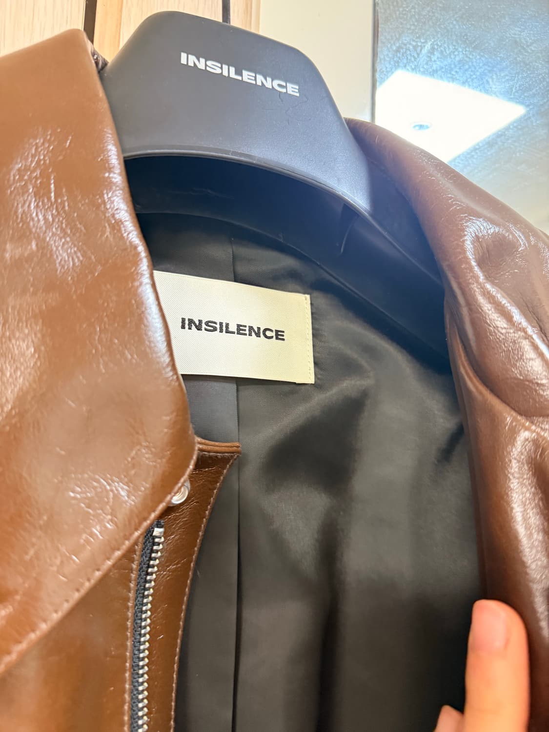 인사일런스 브라운 레더 자켓 유광 새상품급 상품이미지2