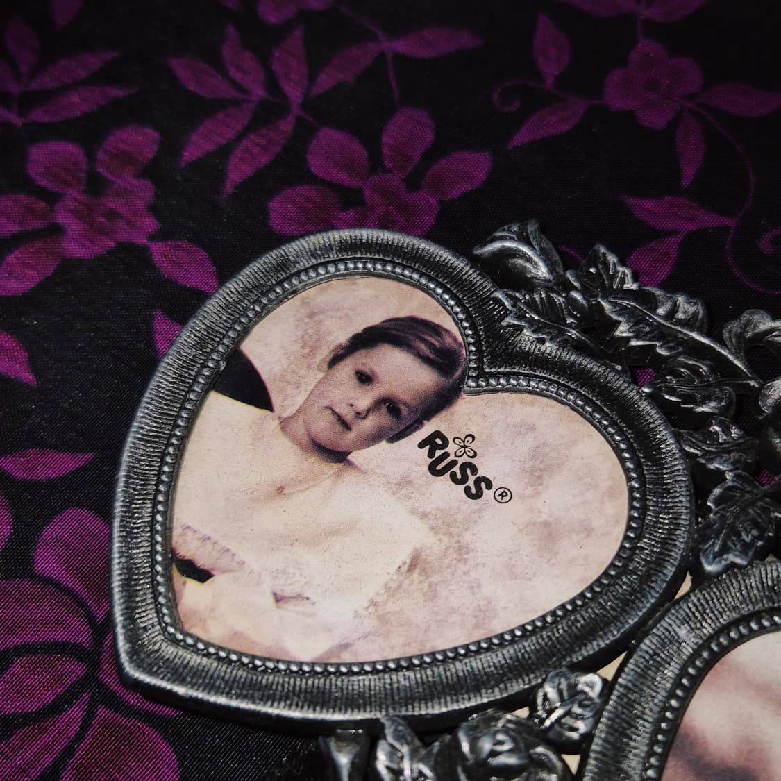 80s 미국 러스 하트&로즈 2구 주석 액자 상품이미지9